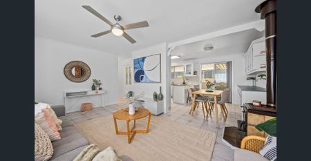 Elevated views all the way to the sea - Photo 3