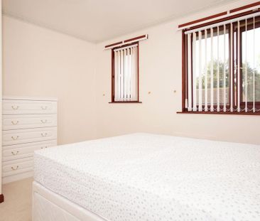 2 bedroom end of terrace house to rent - Photo 2