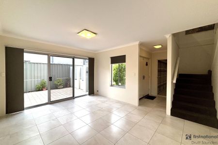 Relaxed lifestyle with everything you need within easy reach HOME OPEN SATURDAY 05 SEPTEMBER AT 12.20PM SHARP! - Photo 2