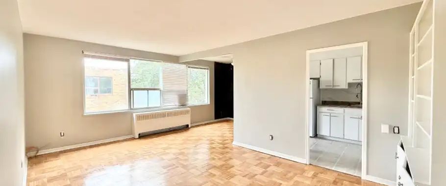 17-6 Kings Point Dr, Etobicoke, Ontario M8Y 1Z4 | 6 Kings Point Drive, Toronto - Photo 1