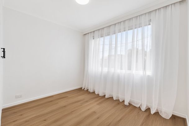 FULLY RENOVATED ONE BEDROOM APARTMENT IN QUIET LOCATION - Photo 1