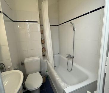 2 pièces au coeur des eaux-vives avec balcon disposé comme suit : h... - Foto 1