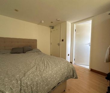 8 bedroom end of terrace house to rent - Photo 5