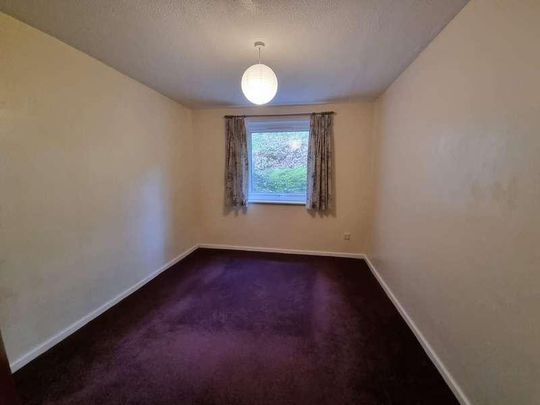 Frizley Gardens, Bradford, BD9 - Photo 1