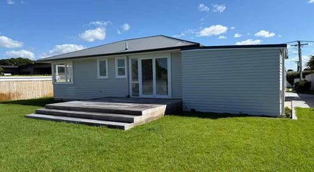 Charming Mount Maunganui 2BR Home! - Photo 3