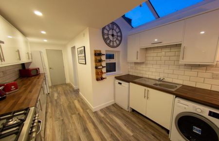 Mowbray Street Room 2 - Photo 4