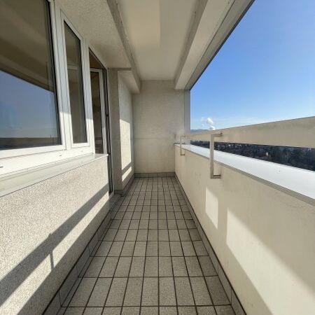 Stadtliebhaber aufgepasst: zentrales Wohnen mit Top-Infrastruktur in naturnahem Umfeld - Loggia mit herrlichem Ausblick! - Photo 1