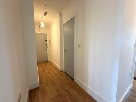 3 bedroom flat to rent - Photo 2