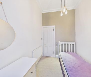 3 bedroom flat to rent - Photo 4