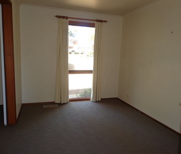 3 Hirst Place, Giralang ACT 2617 - House For Rent | Domain - Photo 4