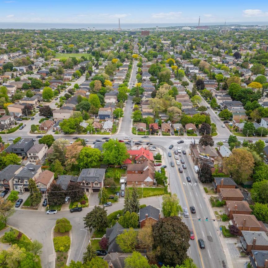 For Lease - 2 Four Oaks Gate, Toronto, Ontario - Photo 1