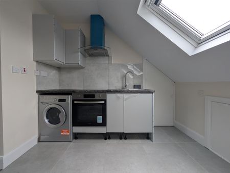 Kingsley Road, Hounslow - Photo 4