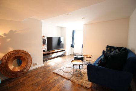 1 bedroom in a house share to rent - Photo 2