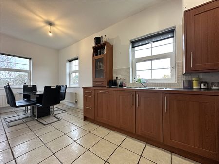 30, Stoneleigh Court, Leeds, LS17 8FN - Photo 4