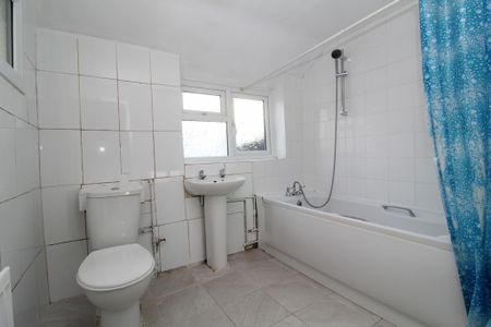 3 bedroom terraced house to rent - Photo 5