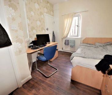 6 Bed - 3 Chiswick Street, Hyde Park, Leeds - LS6 1QE - Student - Photo 4