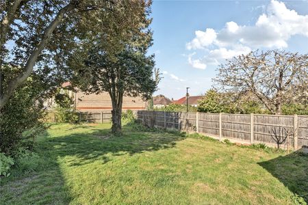 Tottenhall Road, N13, London - Photo 3
