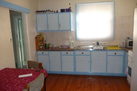 Comfortable Family Living in a Convenient Elizabeth North Location - Photo 3