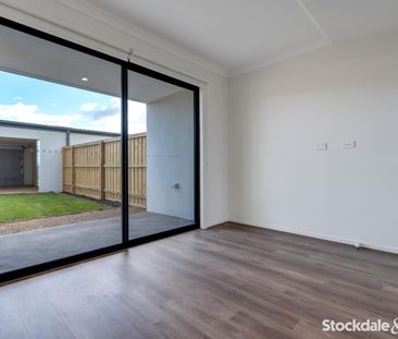 Modern 3 Bedroom Townhouse! - Photo 6