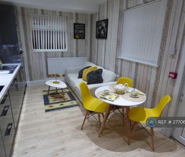 1 bedroom in a house share to rent - Photo 2