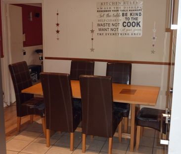 4 Bed Terraced House, Pershore Close, IG2 - Photo 4