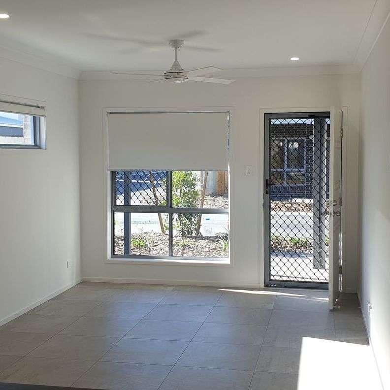 ULTRA MODERN LUXURY 3 BEDROOM TOWNHOUSE with DUCTED AIR-CON - Photo 1