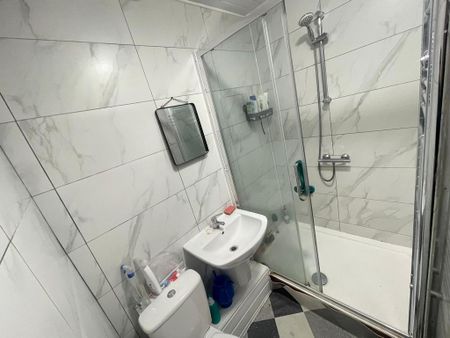 4 bedroom terraced house to rent - Photo 4