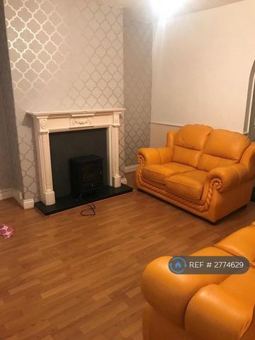 3 bedroom terraced house to rent - Photo 2