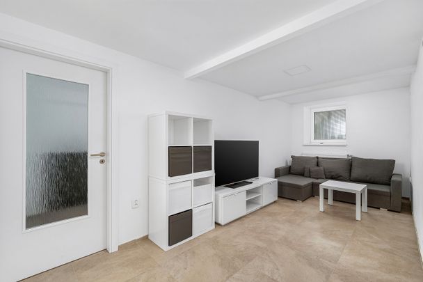 Pronájem bytu 2+1 57 m² - Fotografie 1