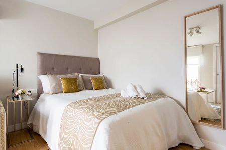 Calle Trinidad Grund, Málaga, Andalusia 29001 - Photo 3