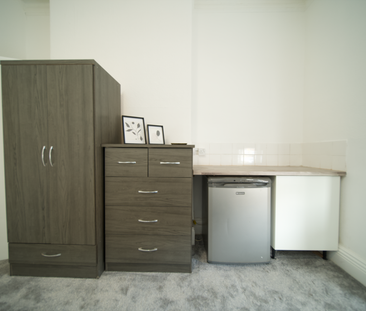 1 bedroom in a house share to rent - Photo 5