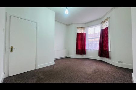 2 Bed Flat, Romford Road, E12 - Photo 3