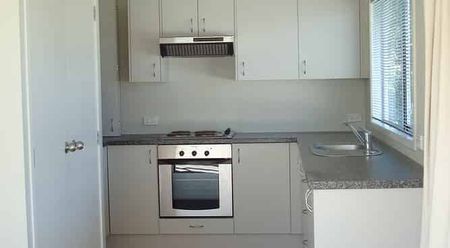 Charming 2BR Home w/ Garden & Deck! - Photo 2