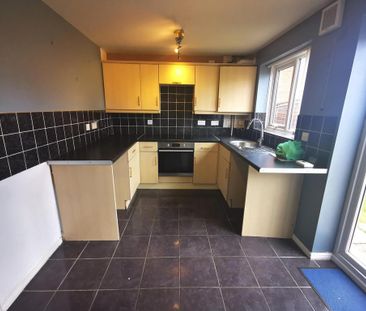 3 bedroom semi-detached house to rent - Photo 1
