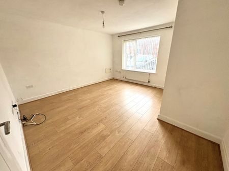 Edgehill Park, Wirral - Photo 5