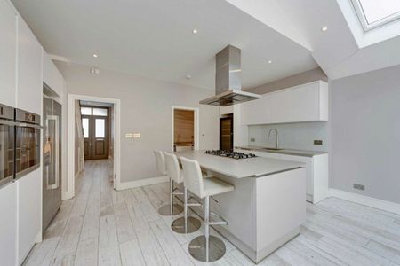 Dordrecht Road, Acton, W3 - Photo 2