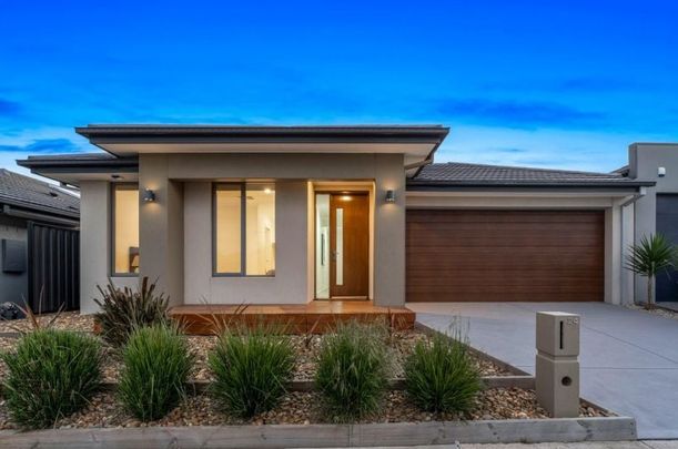 Perfect Family Living in Craigieburn - Photo 1