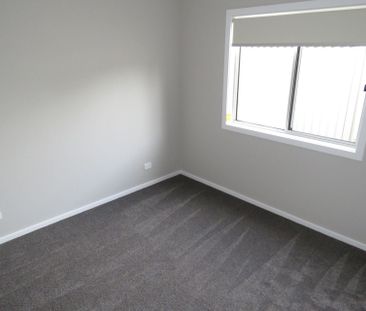 Split System, Central Heating, Double Garage. - Photo 2