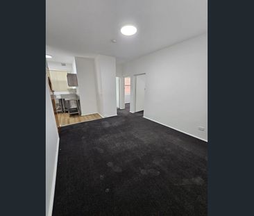 2 Bdr freshly painted unit close to shops and trains in Rockdale - Photo 6