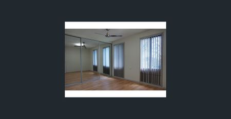 Three bedroom house - Photo 4