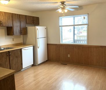 Spacious 3 Bedroom Townhouse in Glendale - Photo 5