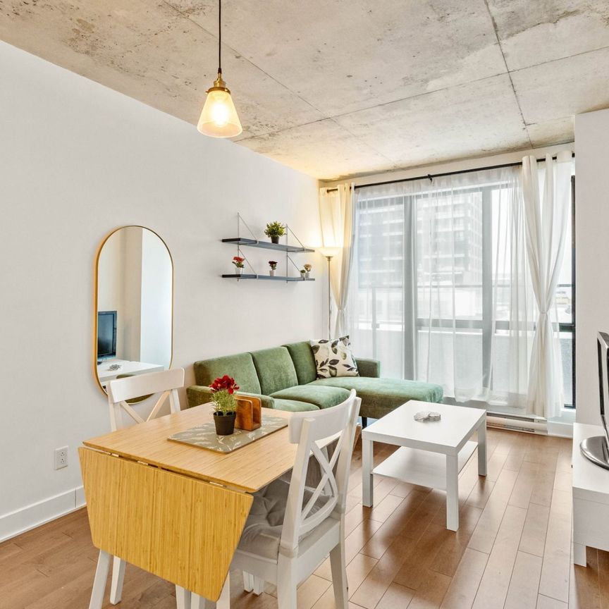 195 Rue Peel, #605 - Photo 1