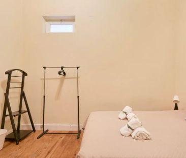 Room for rent in 6-bedroom apartment in Lisbon - Photo 5