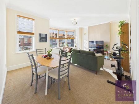 2 bedroom flat to rent - Photo 3