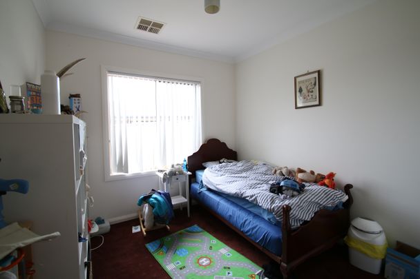 8 Gregory Place, Orange NSW 2800 - House For Rent | Domain - Photo 1