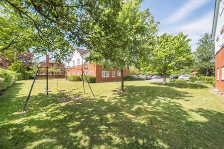 Kingsway, Woking, Surrey, GU21 - Photo 5