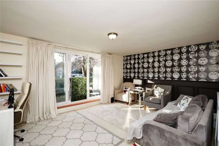 A spacious two bedroom raised ground floor flat with a balcony close to Wimbledon Village. - Photo 5