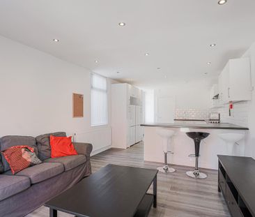 6 bedroom semi-detached house to rent - Photo 3