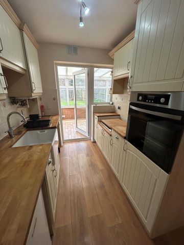3 bedroom semi-detached house to rent - Photo 3