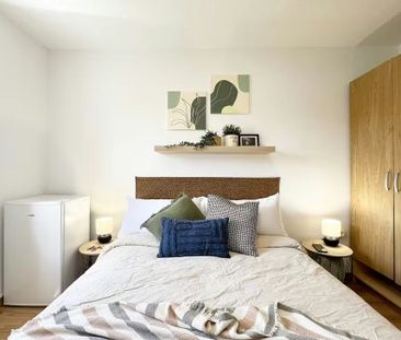 Calle de Ayllón, Madrid, Community of Madrid 28024 - Photo 3